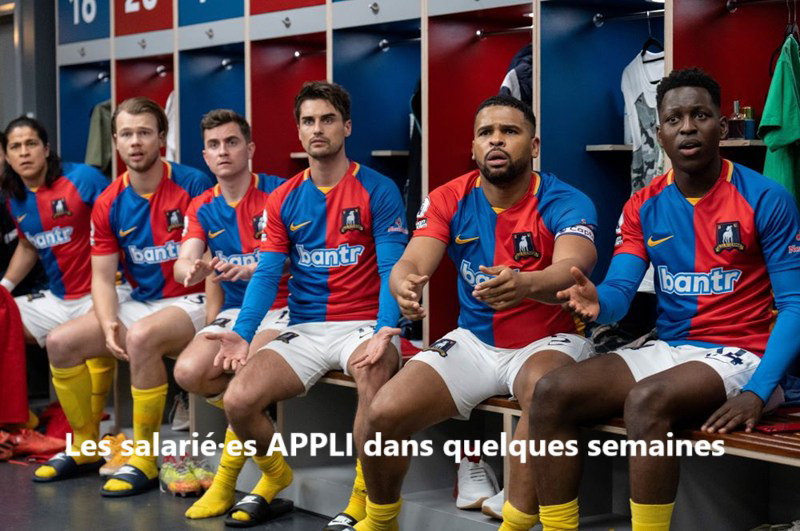 meme : joueurs dépités dans un vestiaire. "Les salarié·es appli dans quelques semaines"