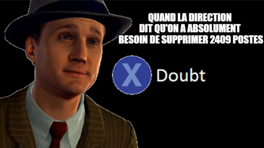 Une image sur laquelle on peut lire la phrase "Quand la direction dit qu'on a absolument besoin de supprimer 2409 postes". Un détective suspicieux est présent à côté de cette phrase, pour souligner le doute sur la sincérité de la direction.